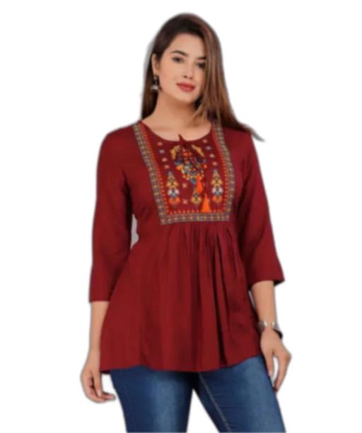 M T 00 – Comfortable and Casual Top with Subtle Elegance for Daily Outfits